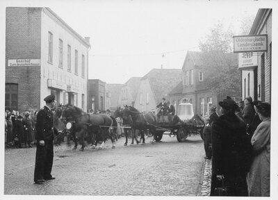 Sengwarden_Dorfmittelpunkt_1955